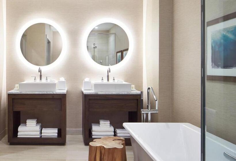 Люкс Кровать Кинг, The Del Monte Lodge Renaissance Rochester Hotel & Spa