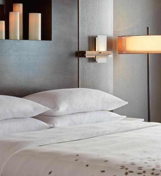 Люкс Кровать Кинг, The Del Monte Lodge Renaissance Rochester Hotel & Spa