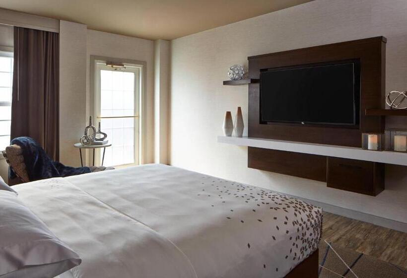 Люкс Кровать Кинг, The Del Monte Lodge Renaissance Rochester Hotel & Spa