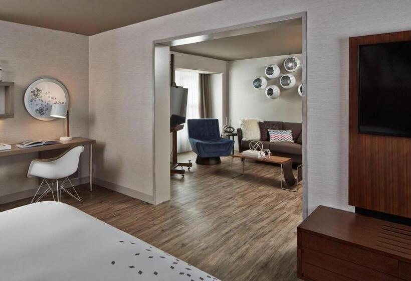 Люкс Кровать Кинг, The Del Monte Lodge Renaissance Rochester Hotel & Spa