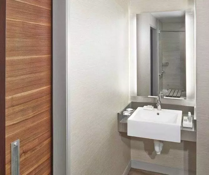 Standard-huone 2 Parivuodetta, The Del Monte Lodge Renaissance Rochester Hotel & Spa