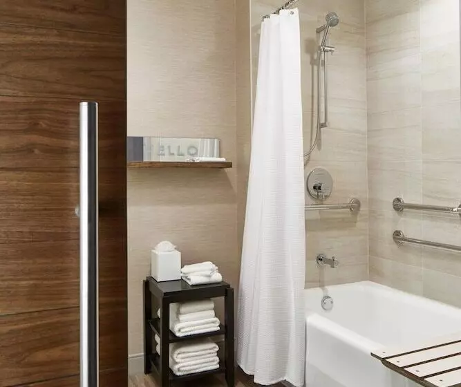 Standard-huone 2 Parivuodetta, The Del Monte Lodge Renaissance Rochester Hotel & Spa