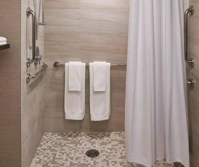 Standard-huone 2 Parivuodetta, The Del Monte Lodge Renaissance Rochester Hotel & Spa