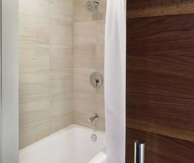 Standard-huone 2 Parivuodetta, The Del Monte Lodge Renaissance Rochester Hotel & Spa