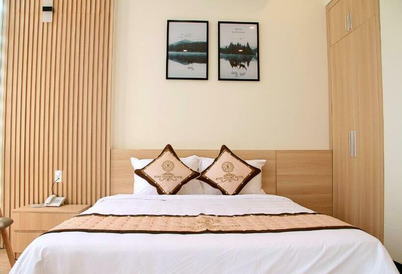 اتاق لوکس با چشمانداز شهر, Ruby Luxury