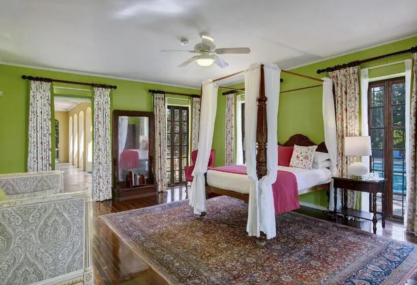 اتاق لوکس, Colleton Great House