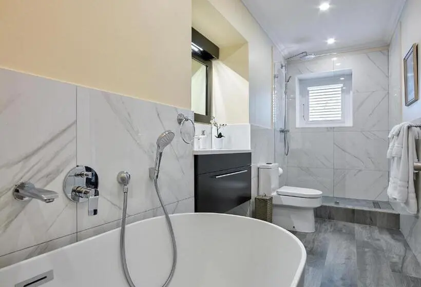 اتاق لوکس با تخت بزرگ, Colleton Great House