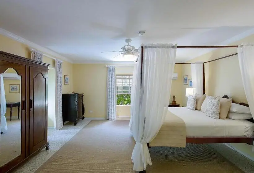 اتاق لوکس با تخت بزرگ, Colleton Great House