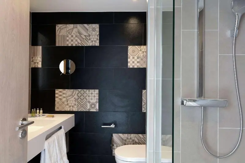 اتاق استاندارد با تخت بزرگ, Hilton Garden Inn Massy