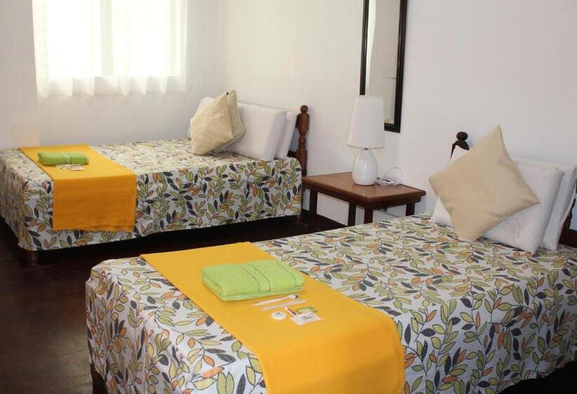 اتاق لوکس, Lolo Oyong Pension House And Restaurant