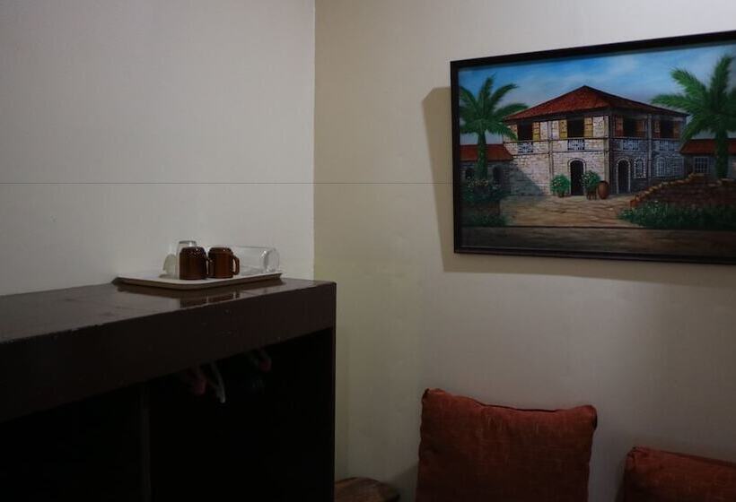 سوییت, Lolo Oyong Pension House And Restaurant