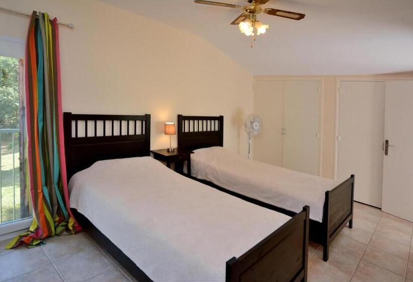 Апартаменты 3 Спальни, Villa élancia