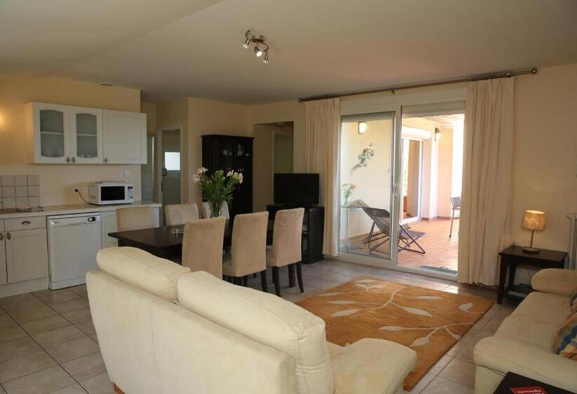 Апартаменты 3 Спальни, Villa élancia