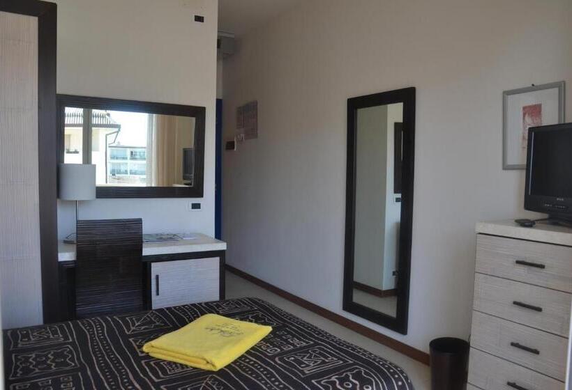 اتاق استاندارد یک نفره, Grande Albergo Marin