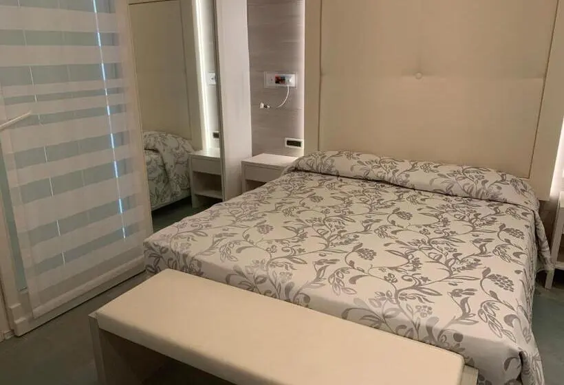 اتاق استاندارد سه تخته با بالکن, Grande Albergo Marin