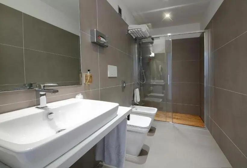 اتاق سوپریور سه تخته, Grande Albergo Marin