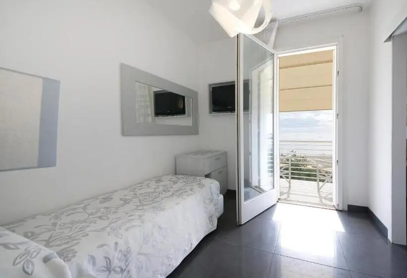 Triple Room Sea View, Grande Albergo Marin