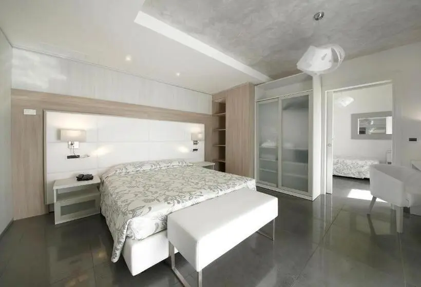 Triple Room Sea View, Grande Albergo Marin
