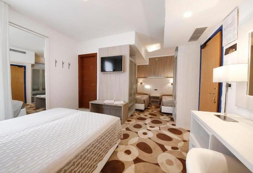 اتاق استاندارد چهارنفره با بالکن, Grande Albergo Marin