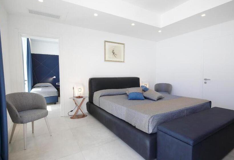 اتاق خانوادگی با چشم‌انداز دریا, Grande Albergo Marin