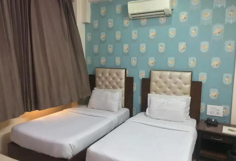 Economy-huone, Leela Residency