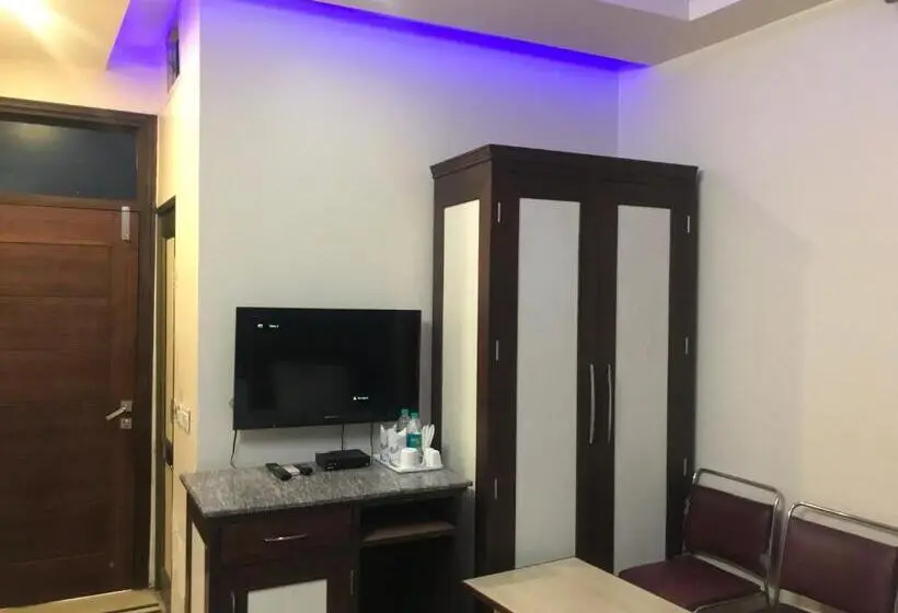 Economy-huone, Leela Residency