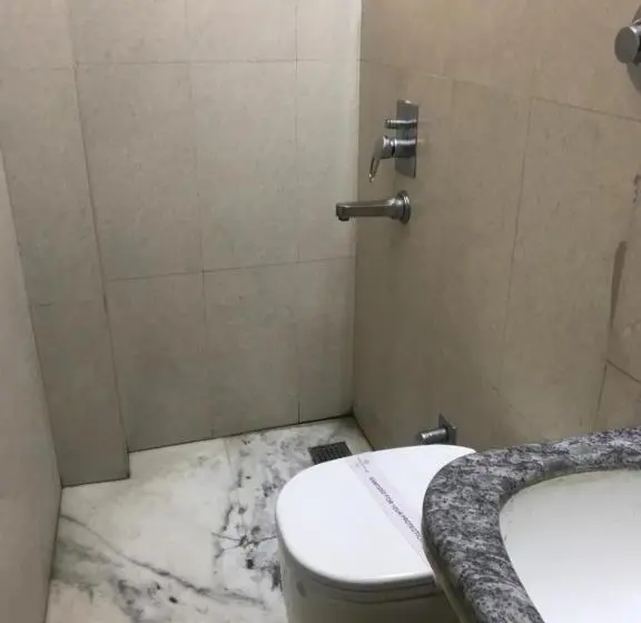 Economy-huone, Leela Residency