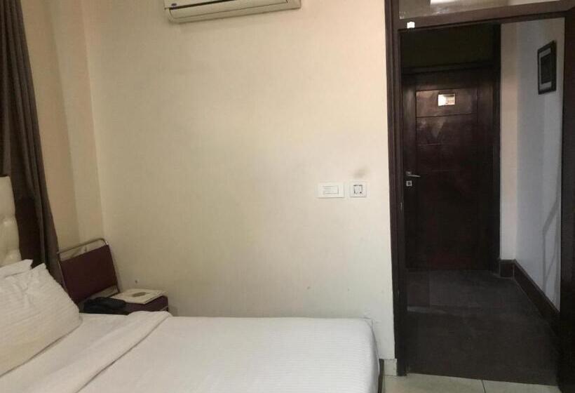 Ekonomiskt Rum, Leela Residency