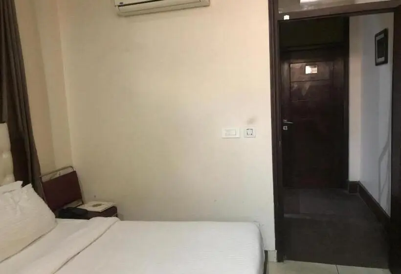 Economy-huone, Leela Residency