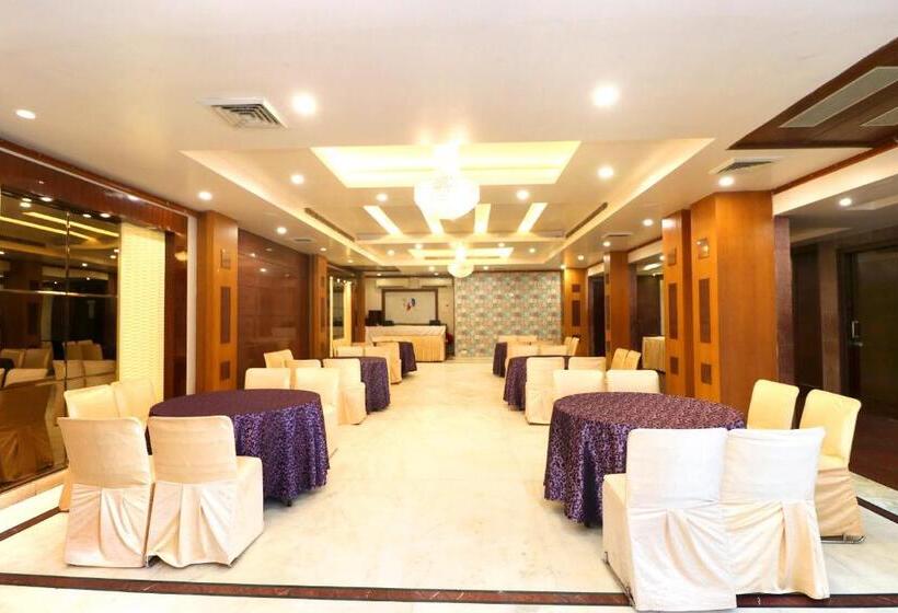 Ekonomiskt Rum, Leela Residency