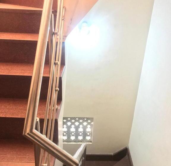 Ekonomiskt Rum, Leela Residency