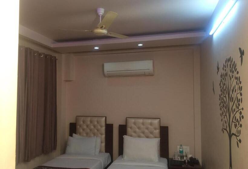 Ekonomiskt Rum, Leela Residency