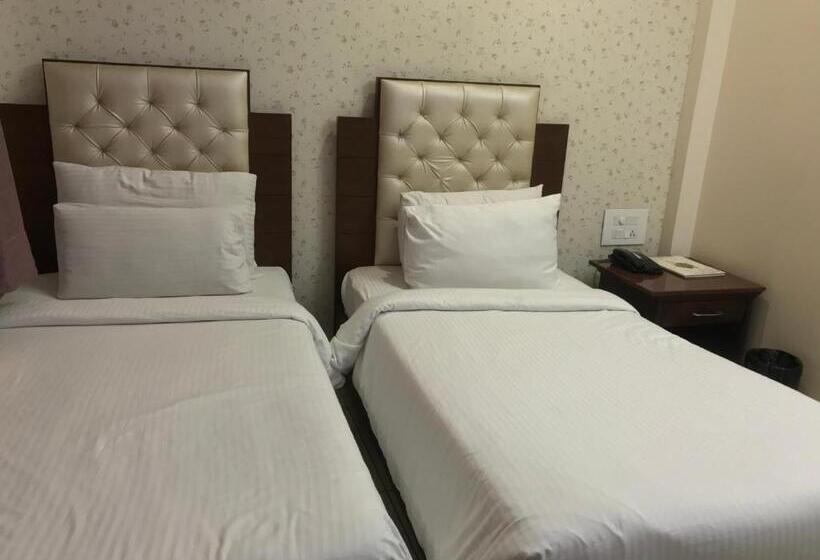 Ekonomiskt Rum, Leela Residency