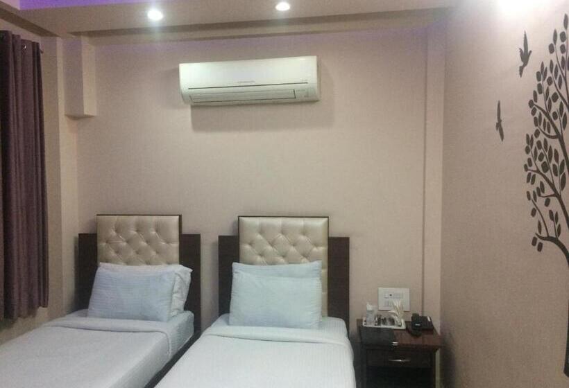 Ekonomiskt Rum, Leela Residency