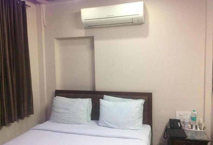 Ekonomiskt Rum, Leela Residency