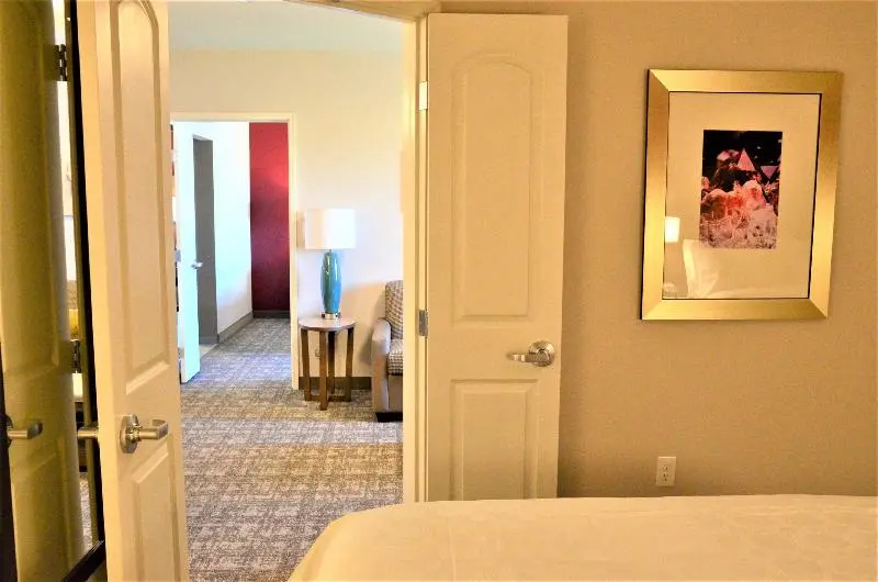 キングサイズベッドのスイートルーム, Staybridge Suites   Orenco Station, An Ihg