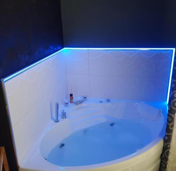 غرفة قياسية مزوَّدة بجاكوزي, B&b I Puritani