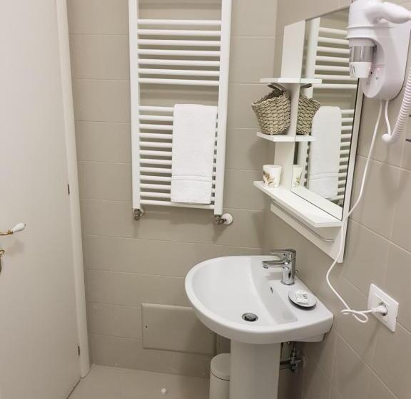 غرفة قياسية مزوَّدة بجاكوزي, B&b I Puritani