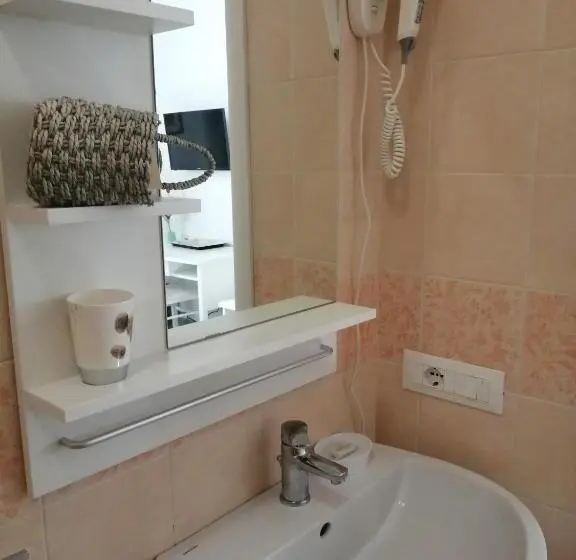 اتاق لوکس با چشم‌انداز دریا, B&b I Puritani