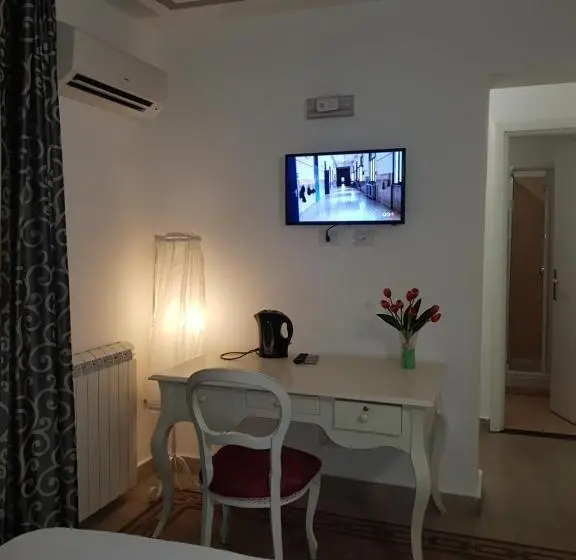 اتاق لوکس, B&b I Puritani