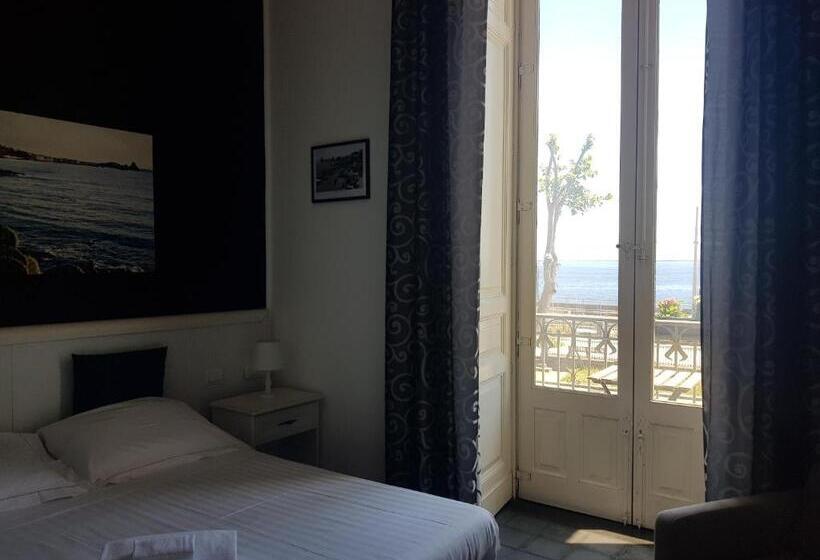 غرفة ديلوكس مطلّة علي البحر مزوَّدة بشُرفة, B&b I Puritani