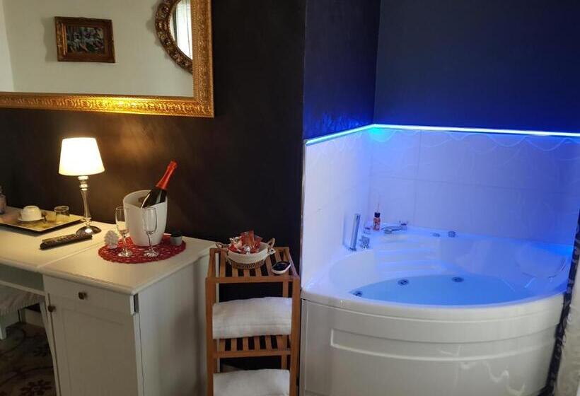 غرفة قياسية مزوَّدة بجاكوزي, B&b I Puritani