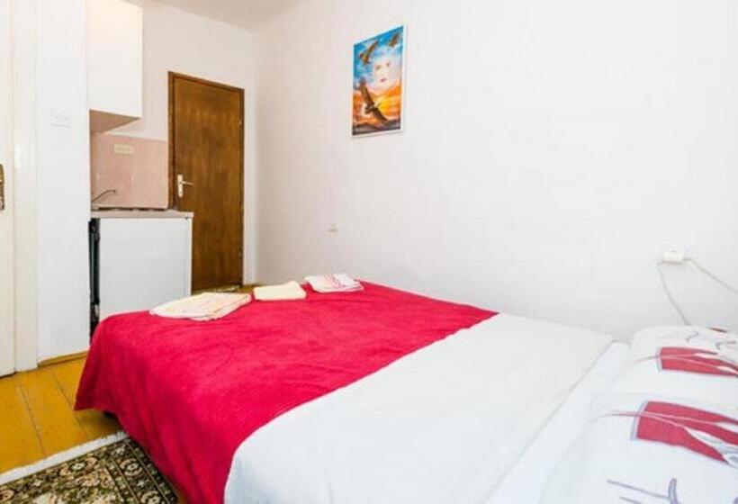 スタンダードスタジオ, Rooms Kisic