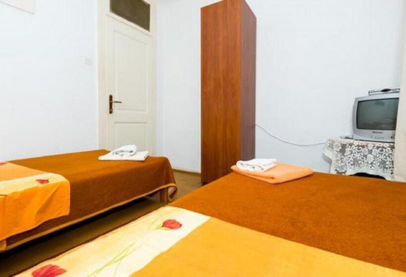 バス共有のスタンダードルーム, Rooms Kisic