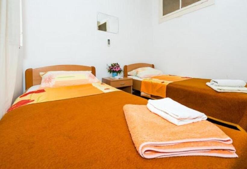 バス共有のスタンダードルーム, Rooms Kisic