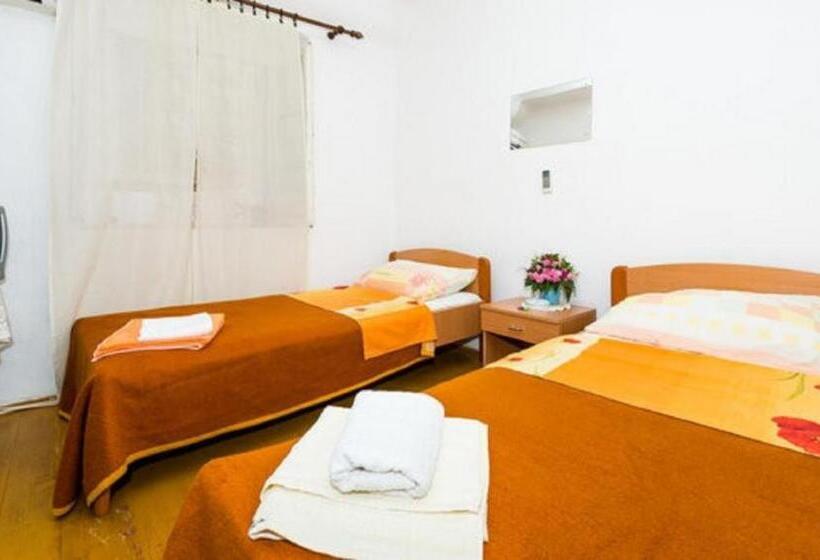 バス共有のスタンダードルーム, Rooms Kisic