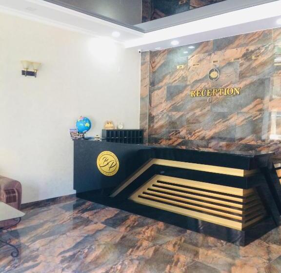 اتاق خانوادگی, Batumi Palace