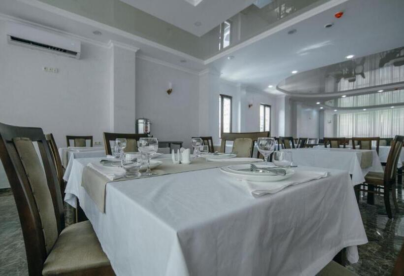 سوییت خانوادگی, Batumi Palace