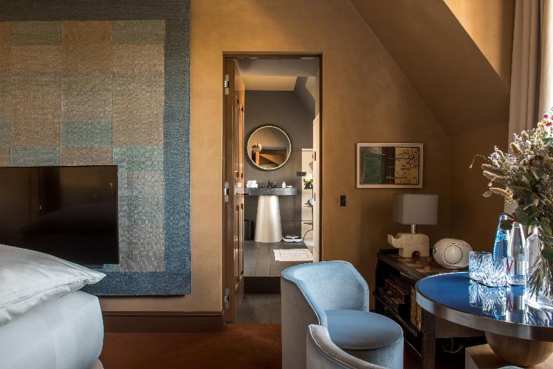 Camera Deluxe, Cour Des Vosges   Evok Collection