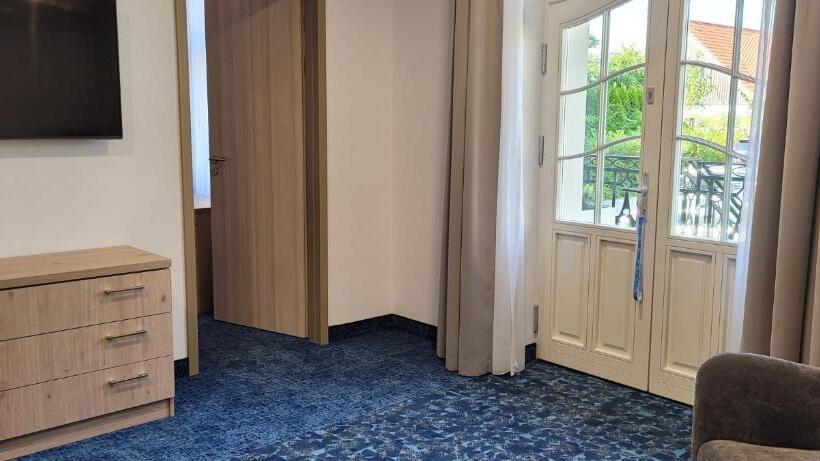 Suite with Terrace, Eureka